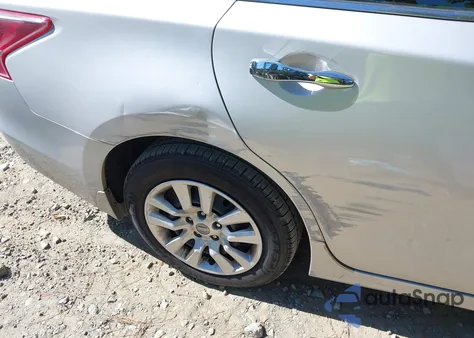 2013 Nissan Altima 2.5 S z USA, uszkodzony, nr VIN 1N4AL3AP0DN560687